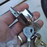 Chaveiro Tríade RJ 24 Horas Chaveiro Rio de Janeiro 24 Horas Profissional Aberturas de Portas, Cofres, Tetra, Blindadas, Multiponto, Cadeados de Chão, Portas Automáticas, Porta de Condominio, Fechaduras Digitais e Eletrônicas.